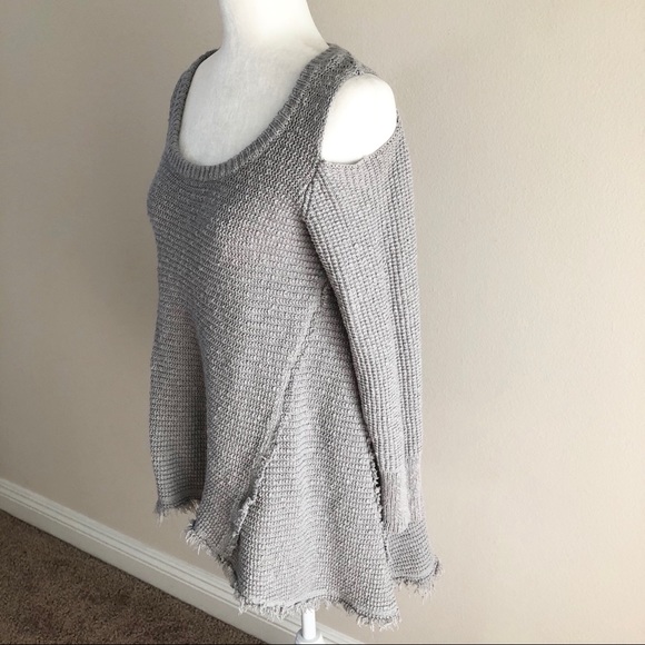 KAISELY cold shoulder frayed hem pull-over sweater - Picture 3 of 7